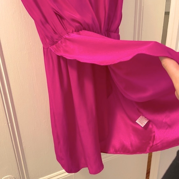 NWOT Blaque Label 100% Silk Fuchsia Sleeveless Mini Dress - Medium - Picture 6 of 8